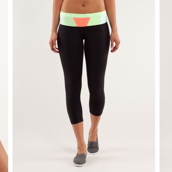 Lululemon Reversible Wunder Under Crop - Picture 1 of 11